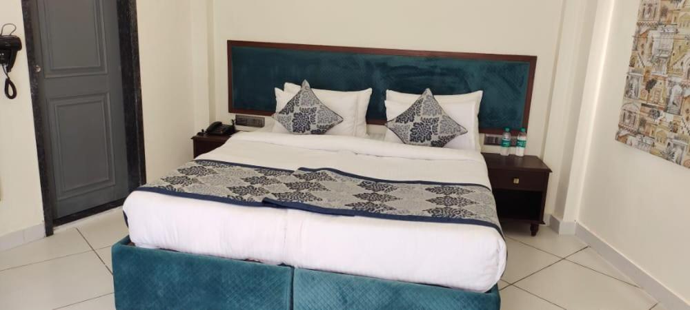 Hotel Traavista Aravali Mahal Udaipur Exterior foto